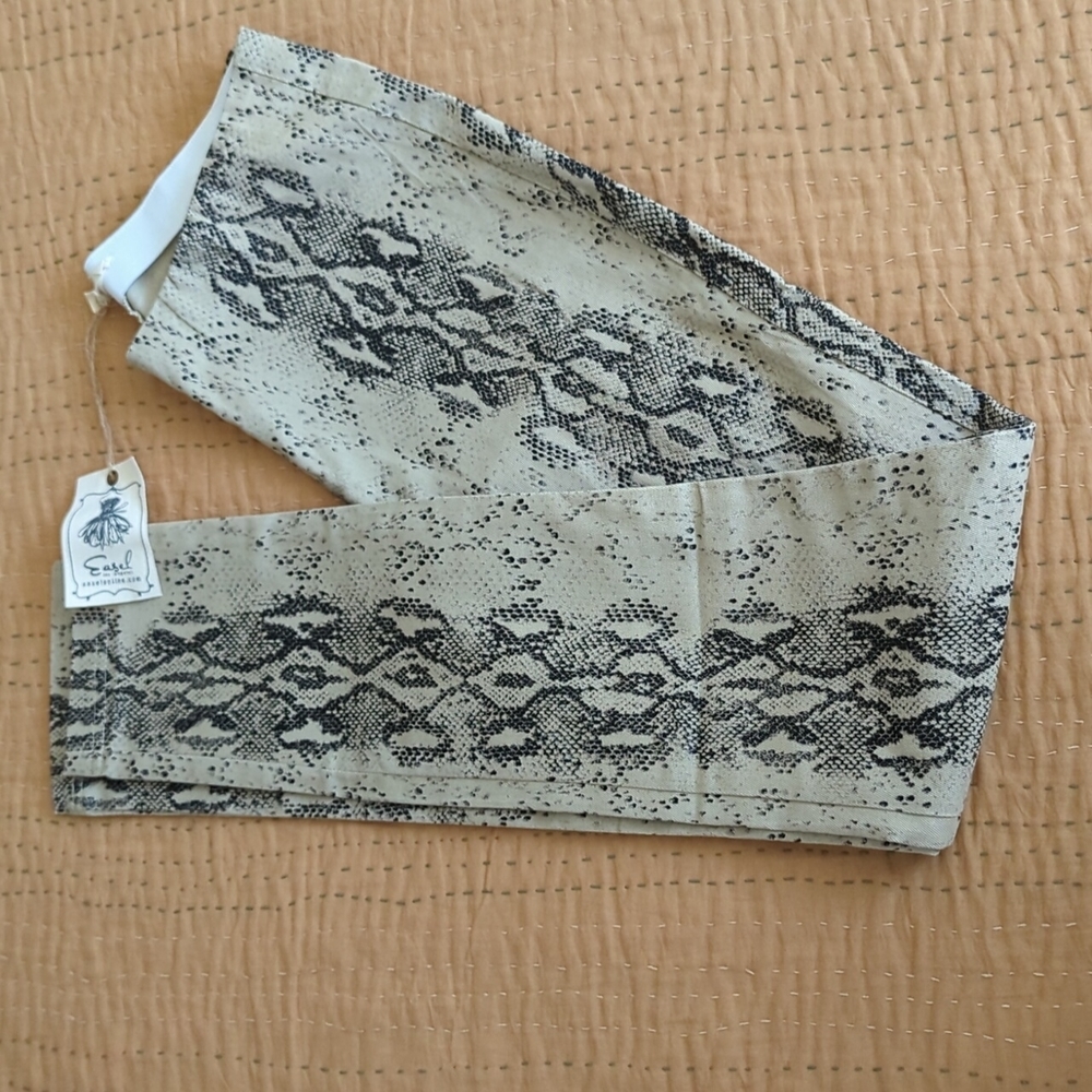 🆕🌿SNAKE PRINT PULL ON JEGGING PANTS🌿